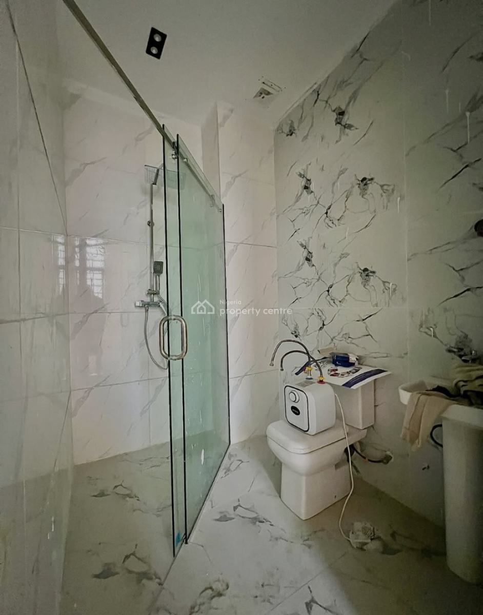 Spacious Fully Serviced 3 Bedroom Apartment, Ologolo, Lekki, Lagos, Block of Flats for Sale