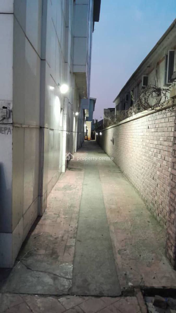 Landmark  Five (5) Storey Building, Facing Lekki Express Road, Lekki, Lagos, Office Space for Rent