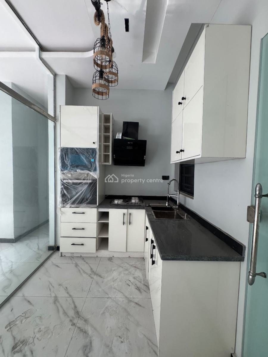 Spacious Two (2) Bedroom Apartment, Lekki Phase 1, Lekki, Lagos, Flat / Apartment for Rent