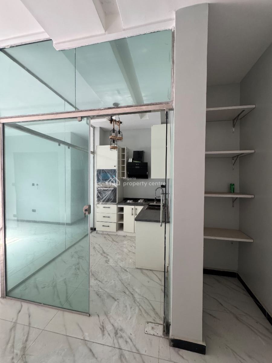 Spacious Two (2) Bedroom Apartment, Lekki Phase 1, Lekki, Lagos, Flat / Apartment for Rent