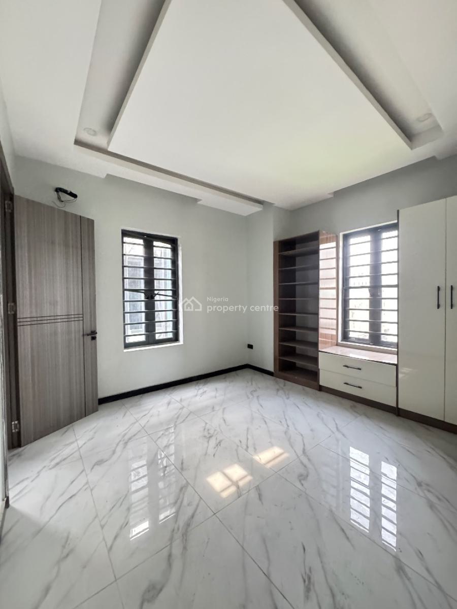 Spacious Two (2) Bedroom Apartment, Lekki Phase 1, Lekki, Lagos, Flat / Apartment for Rent