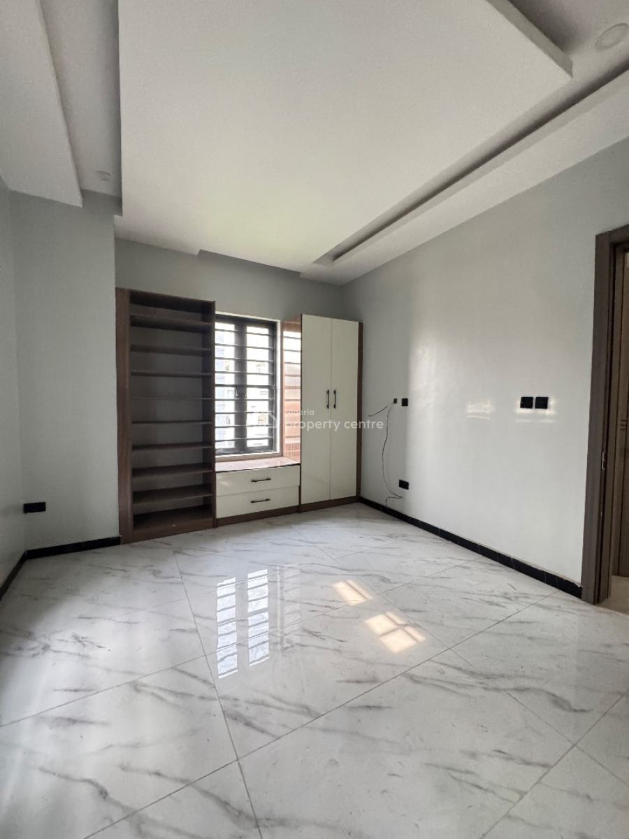 Spacious Two (2) Bedroom Apartment, Lekki Phase 1, Lekki, Lagos, Flat / Apartment for Rent