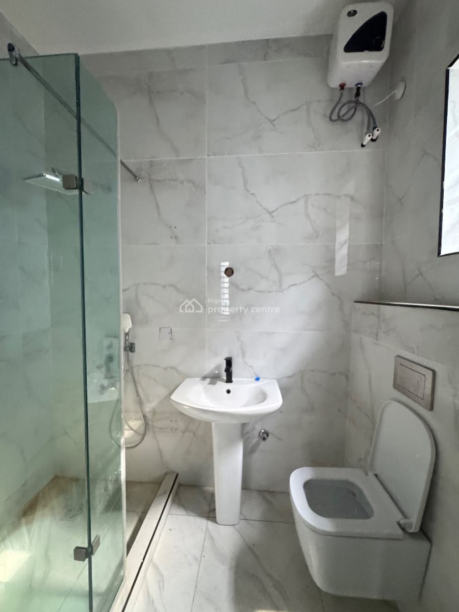 Spacious Two (2) Bedroom Apartment, Lekki Phase 1, Lekki, Lagos, Flat / Apartment for Rent