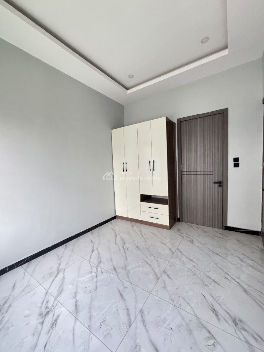 Spacious Two (2) Bedroom Apartment, Lekki Phase 1, Lekki, Lagos, Flat / Apartment for Rent