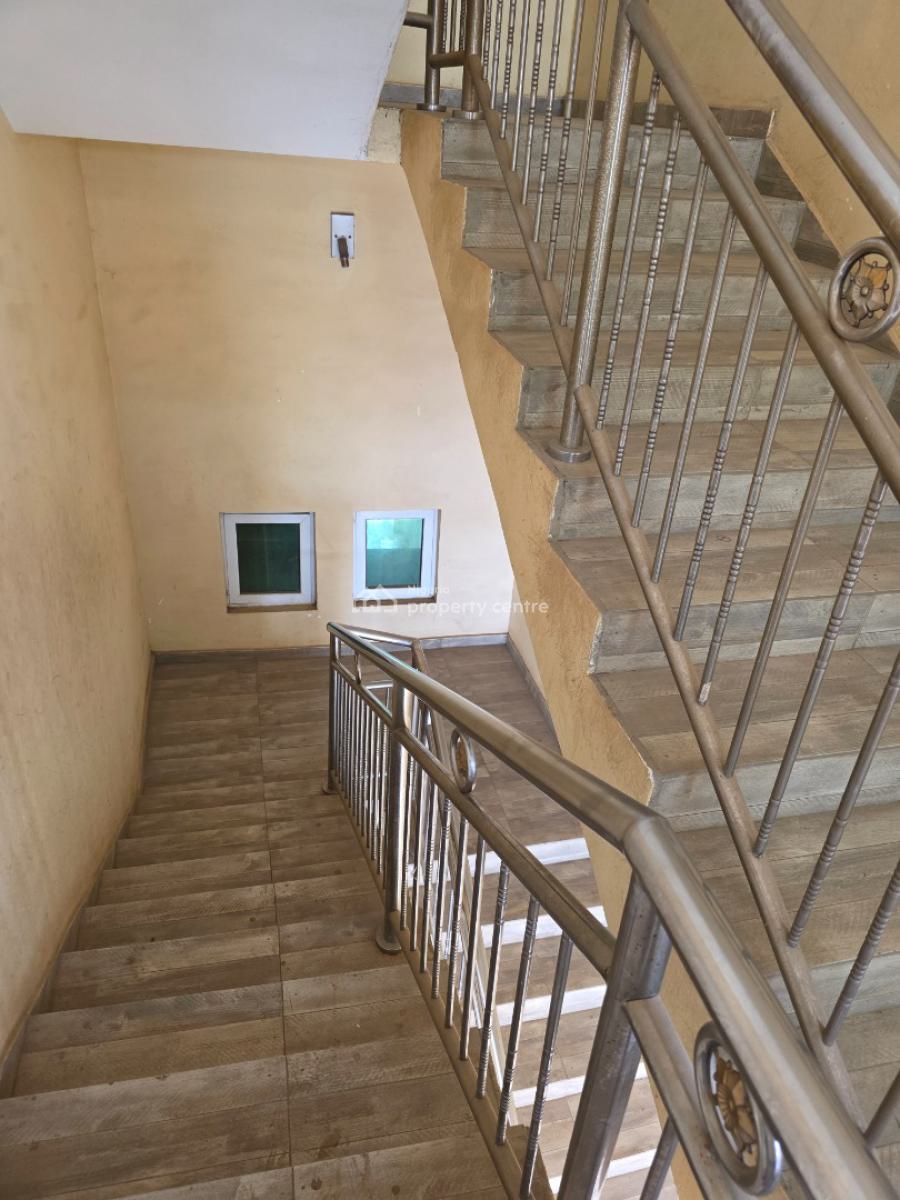 a Well Maintained 3 Bedroom Apartment, Ipent 7 Estate, Karsana, Abuja, Flat / Apartment for Rent