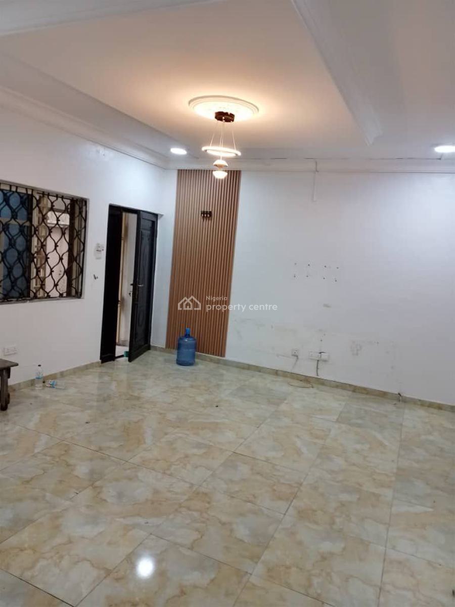 Executive  3 Bedroom Flat, Gated Compound, Ibukunolu Street, Akoka, Yaba, Lagos, Flat / Apartment for Rent