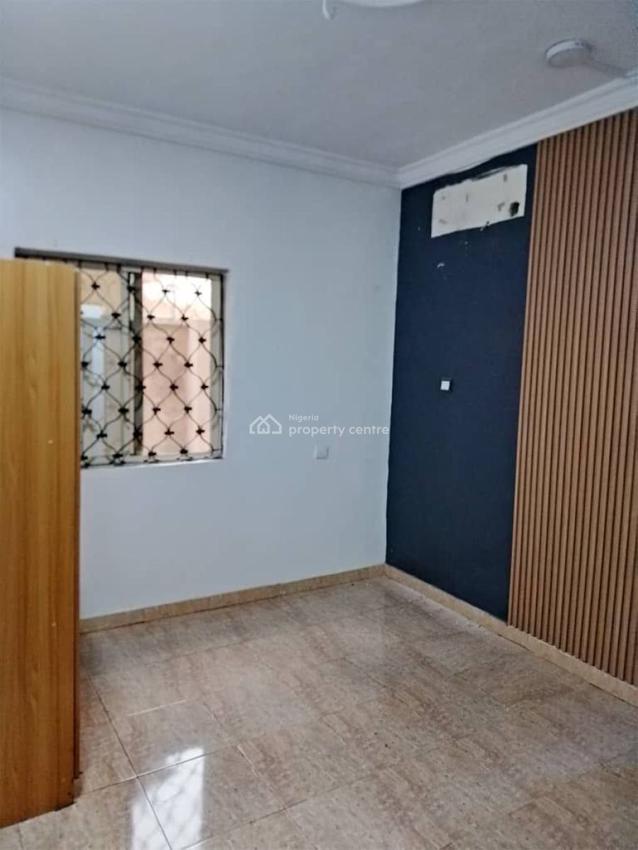 Executive  3 Bedroom Flat, Gated Compound, Ibukunolu Street, Akoka, Yaba, Lagos, Flat / Apartment for Rent