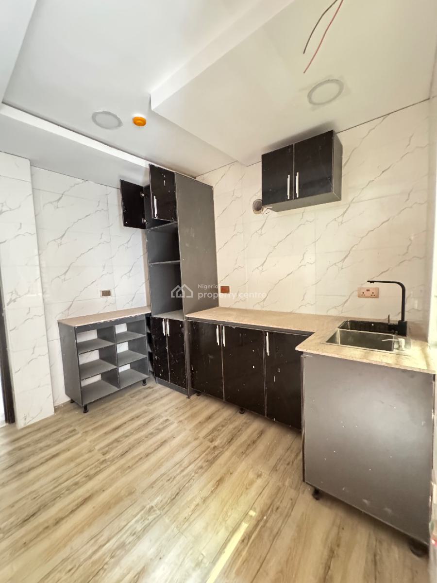 Two (2) Bedroom Apartment, Lekki Phase 1, Lekki, Lagos, Flat / Apartment for Rent