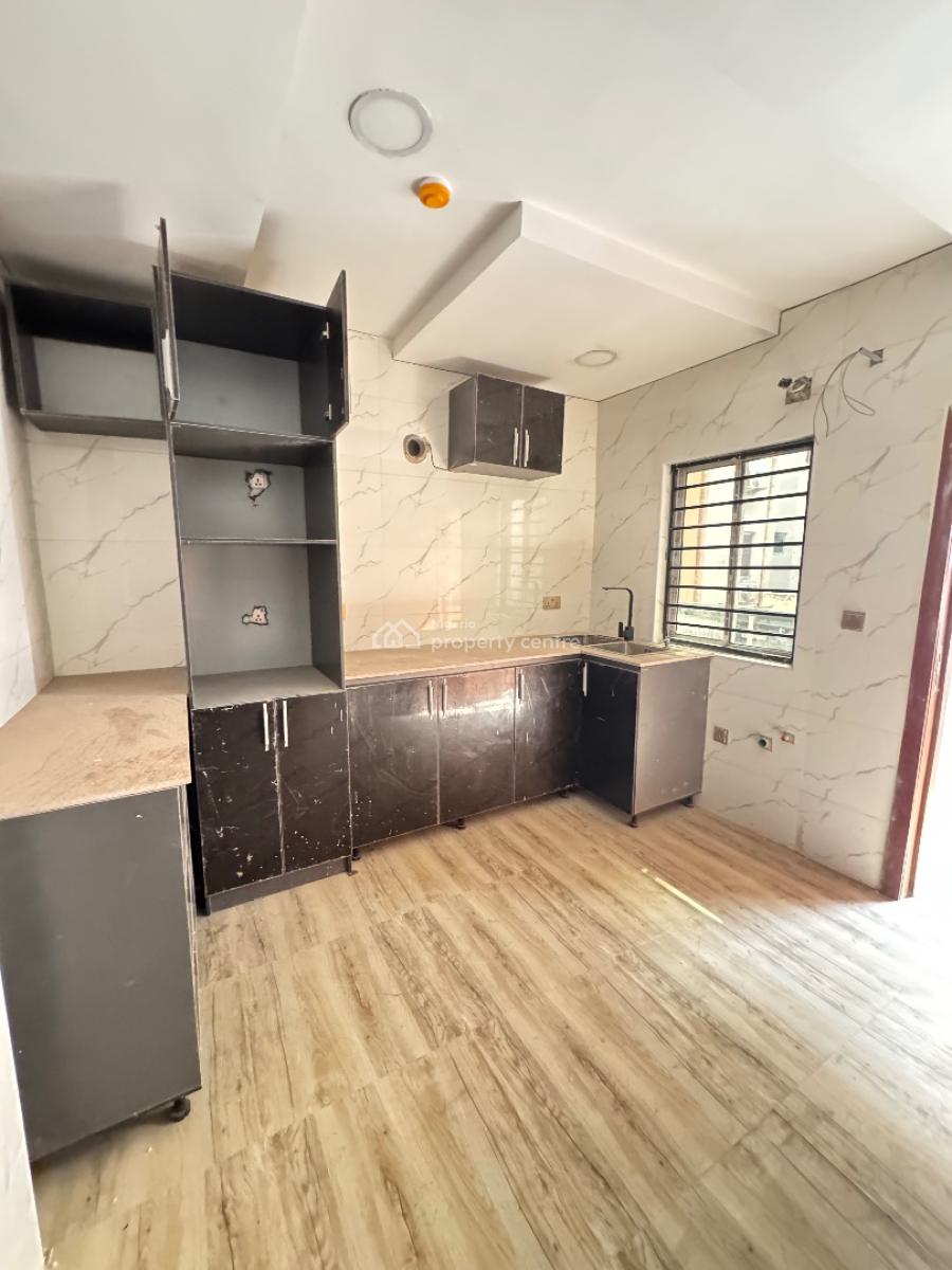 Two (2) Bedroom Apartment, Lekki Phase 1, Lekki, Lagos, Flat / Apartment for Rent