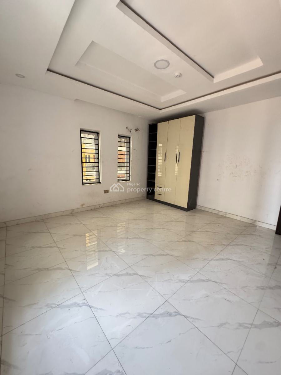 Two (2) Bedroom Apartment, Lekki Phase 1, Lekki, Lagos, Flat / Apartment for Rent