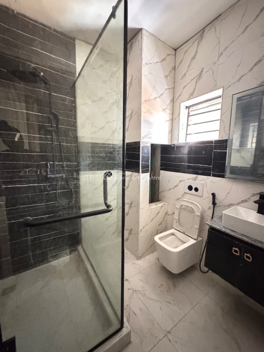 Two (2) Bedroom Apartment, Lekki Phase 1, Lekki, Lagos, Flat / Apartment for Rent