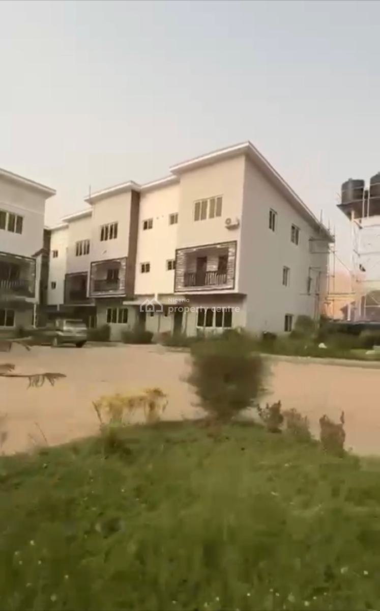 Luxury Spacious 4 Bedroom En-suite +bq+ Tarred Road, By American International School, Durumi, Abuja, Terraced Duplex for Sale