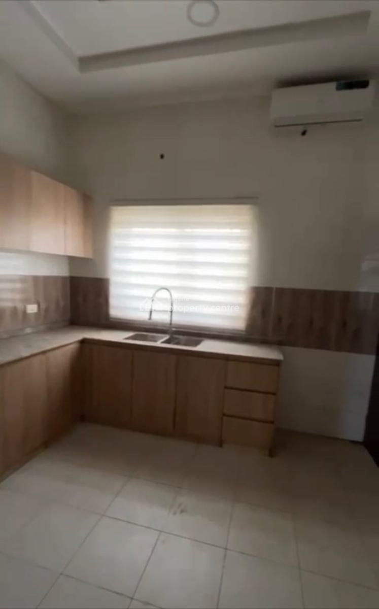 Luxury Spacious 4 Bedroom En-suite +bq+ Tarred Road, By American International School, Durumi, Abuja, Terraced Duplex for Sale