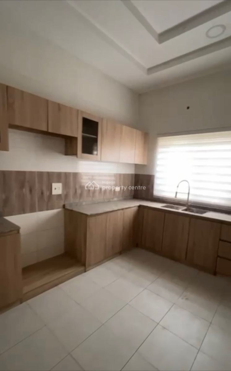 Luxury Spacious 4 Bedroom En-suite +bq+ Tarred Road, By American International School, Durumi, Abuja, Terraced Duplex for Sale