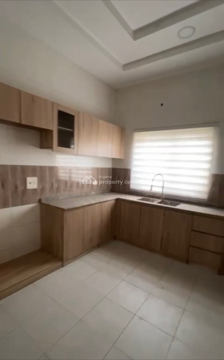 Luxury Spacious 4 Bedroom En-suite +bq+ Tarred Road, By American International School, Durumi, Abuja, Terraced Duplex for Sale