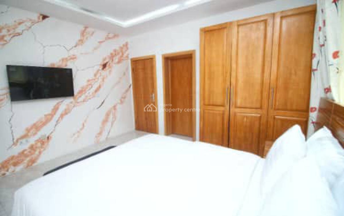Fully Serviced  3 Bedrooms Apartment, Lekki Phase 1, Lekki, Lagos, Flat / Apartment for Rent