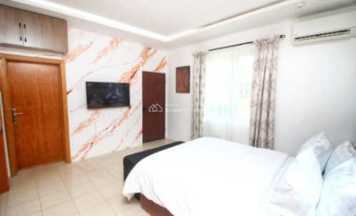 Fully Serviced  3 Bedrooms Apartment, Lekki Phase 1, Lekki, Lagos, Flat / Apartment for Rent