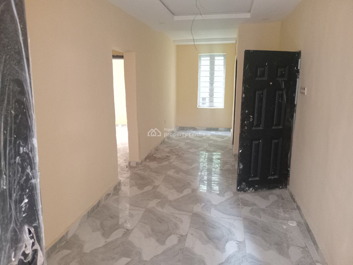 2 Bedroom Apartment, Olonode St, Yaba, Lagos, Flat / Apartment for Rent
