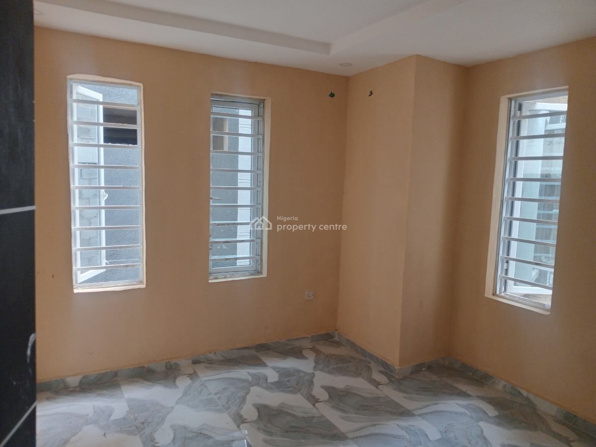 2 Bedroom Apartment, Olonode St, Yaba, Lagos, Flat / Apartment for Rent