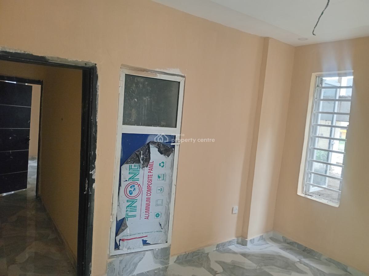 2 Bedroom Apartment, Olonode St, Yaba, Lagos, Flat / Apartment for Rent