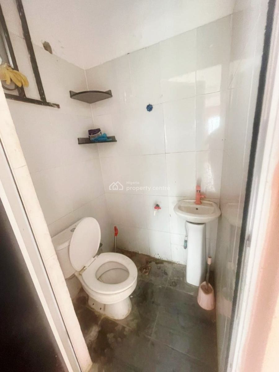 Shop Space Upstairs, Lekki Phase 1, Lekki, Lagos, Shop for Rent