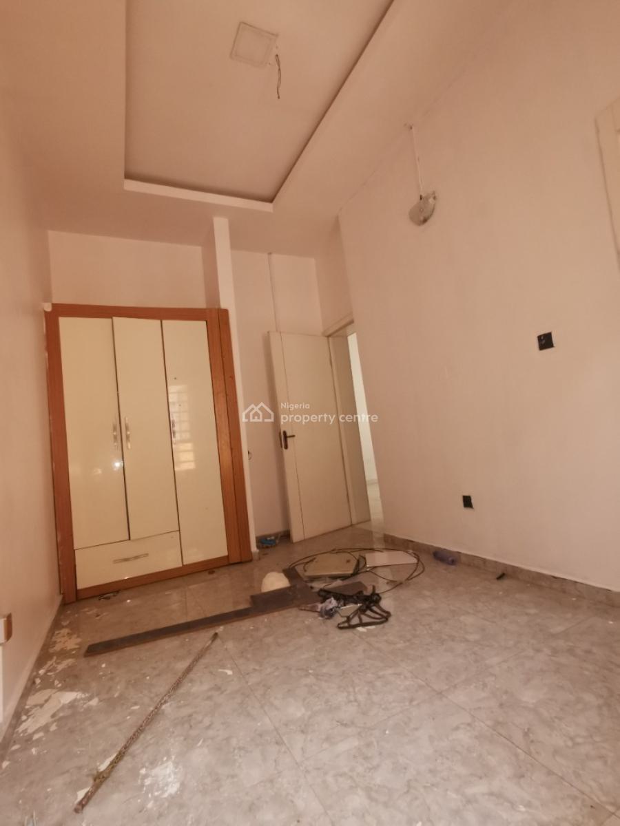 Spacious Room Upstairs in a Shared Apartment, Osapa, Lekki, Lagos, Flat / Apartment for Rent