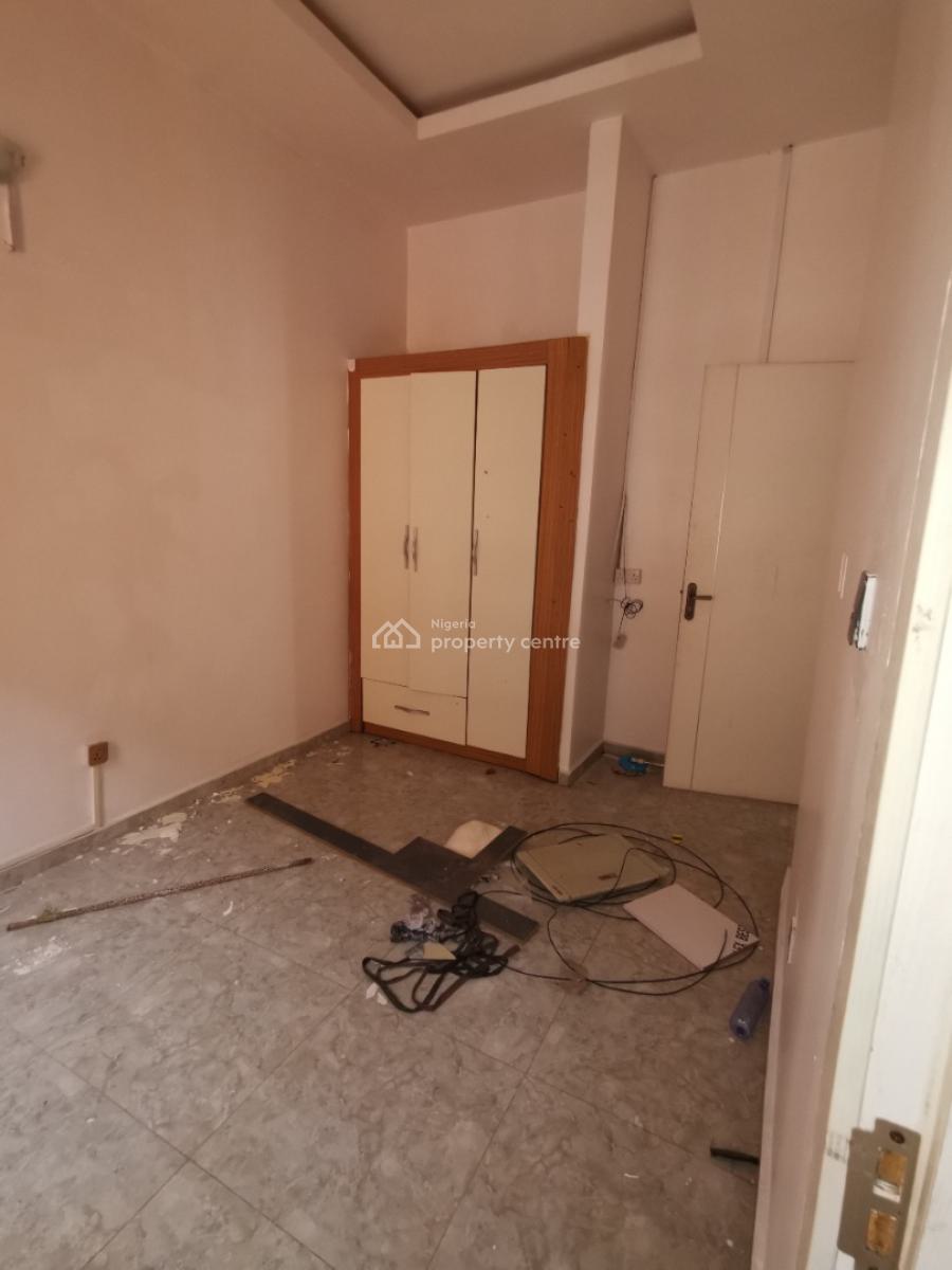 Spacious Room Upstairs in a Shared Apartment, Osapa, Lekki, Lagos, Flat / Apartment for Rent