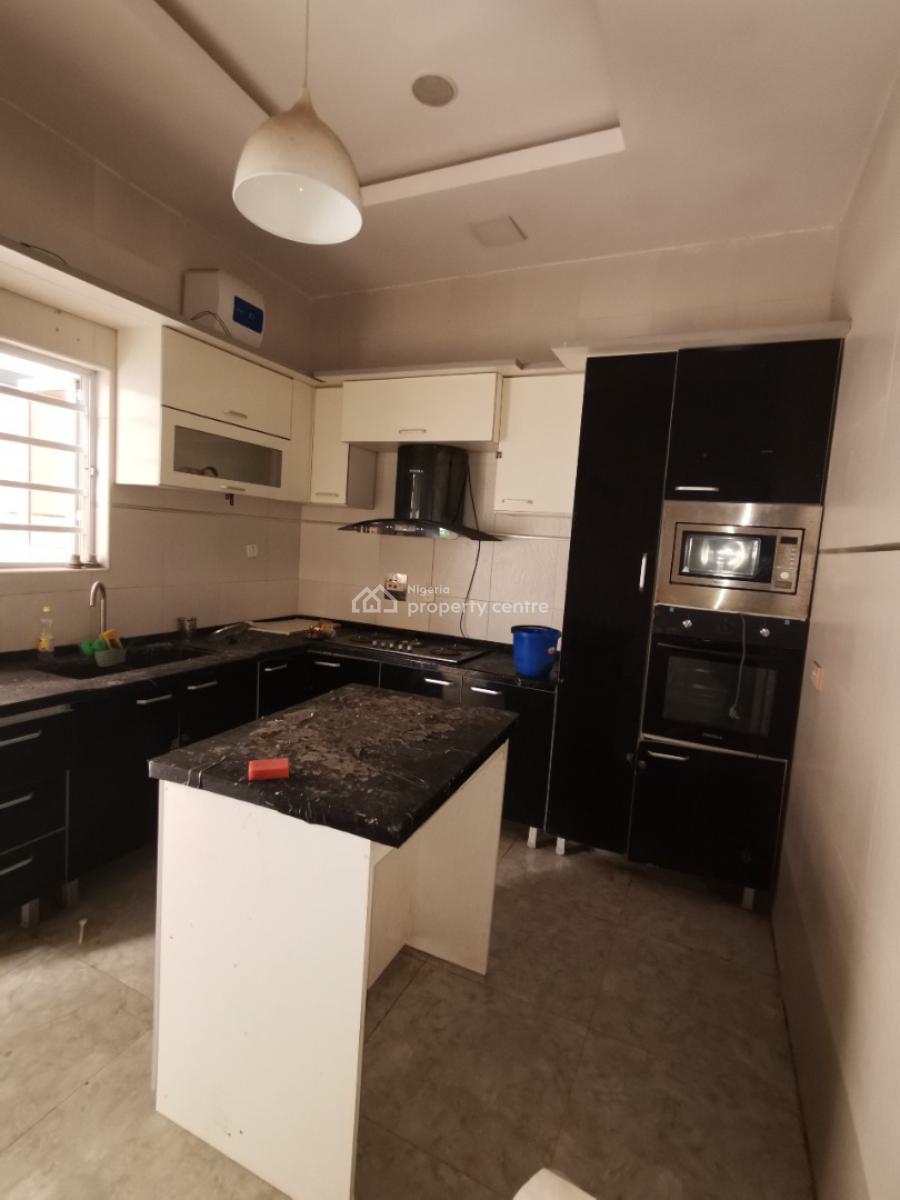 Spacious Room Upstairs in a Shared Apartment, Osapa, Lekki, Lagos, Flat / Apartment for Rent