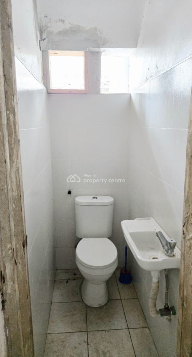 Spacious 4-bedroom Semi-detached House for Commercial Use, Lekki Phase 1, Lekki, Lagos, Office Space for Rent