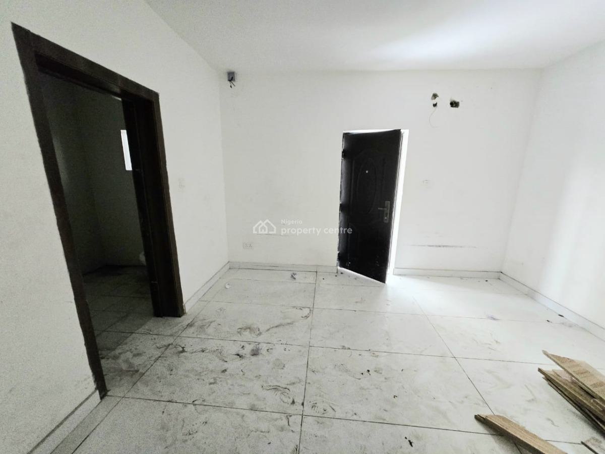 Spacious 4-bedroom Semi-detached House for Commercial Use, Lekki Phase 1, Lekki, Lagos, Office Space for Rent
