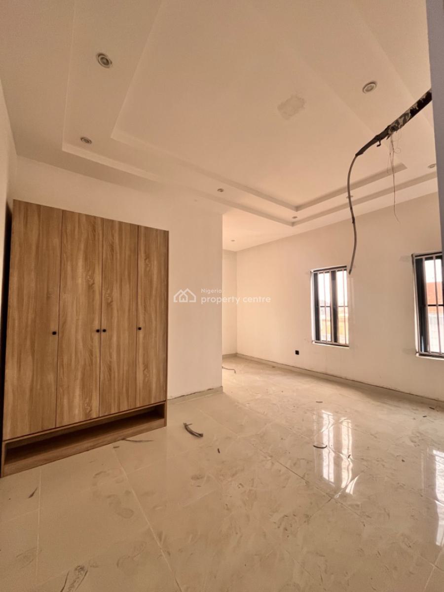 3 Bedroom Apartment with Pool, Elevator and Gym Available, Lekki Phase 1, Lekki, Lagos, Flat / Apartment for Rent