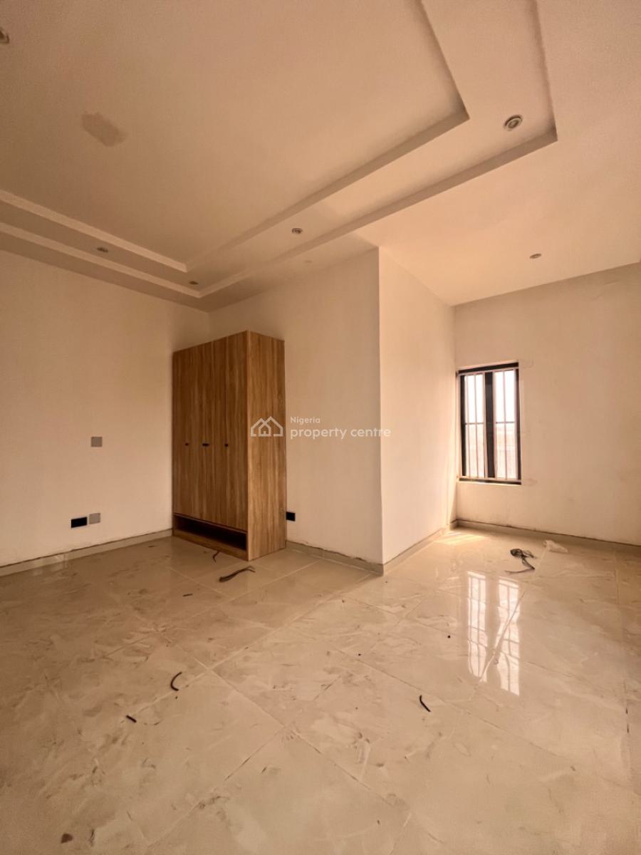 3 Bedroom Apartment with Pool, Elevator and Gym Available, Lekki Phase 1, Lekki, Lagos, Flat / Apartment for Rent