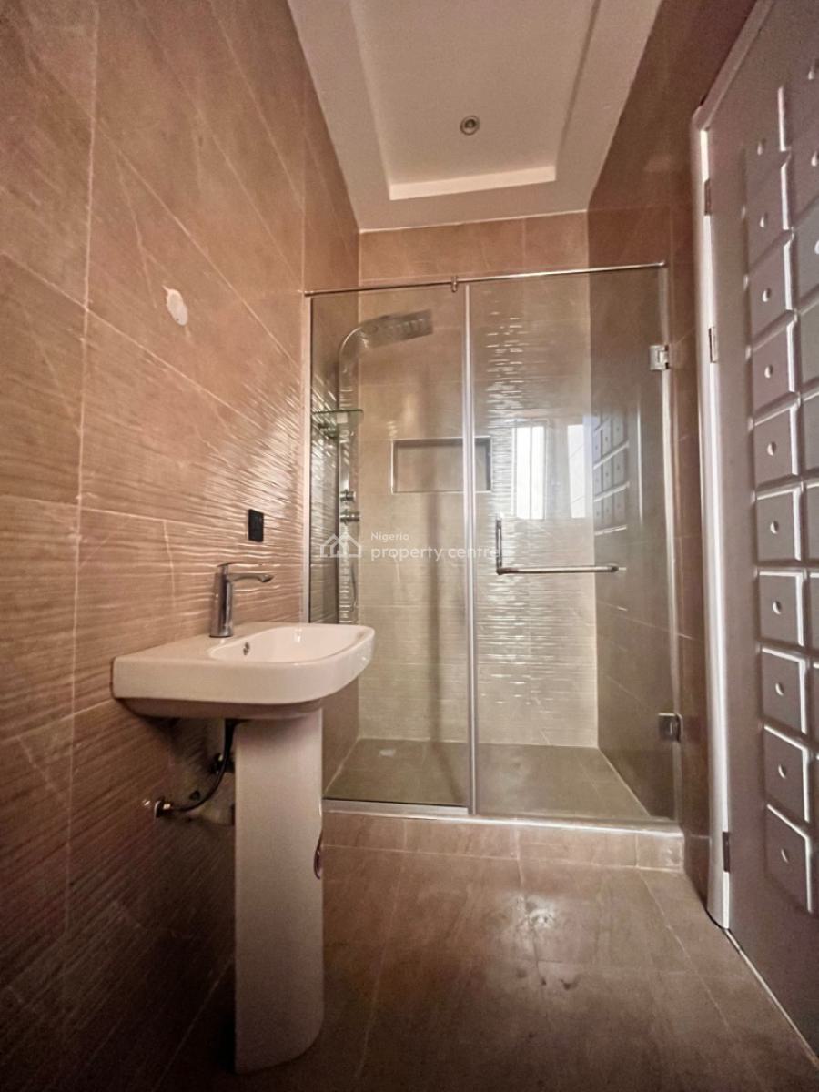 3 Bedroom Apartment with Pool, Elevator and Gym Available, Lekki Phase 1, Lekki, Lagos, Flat / Apartment for Rent