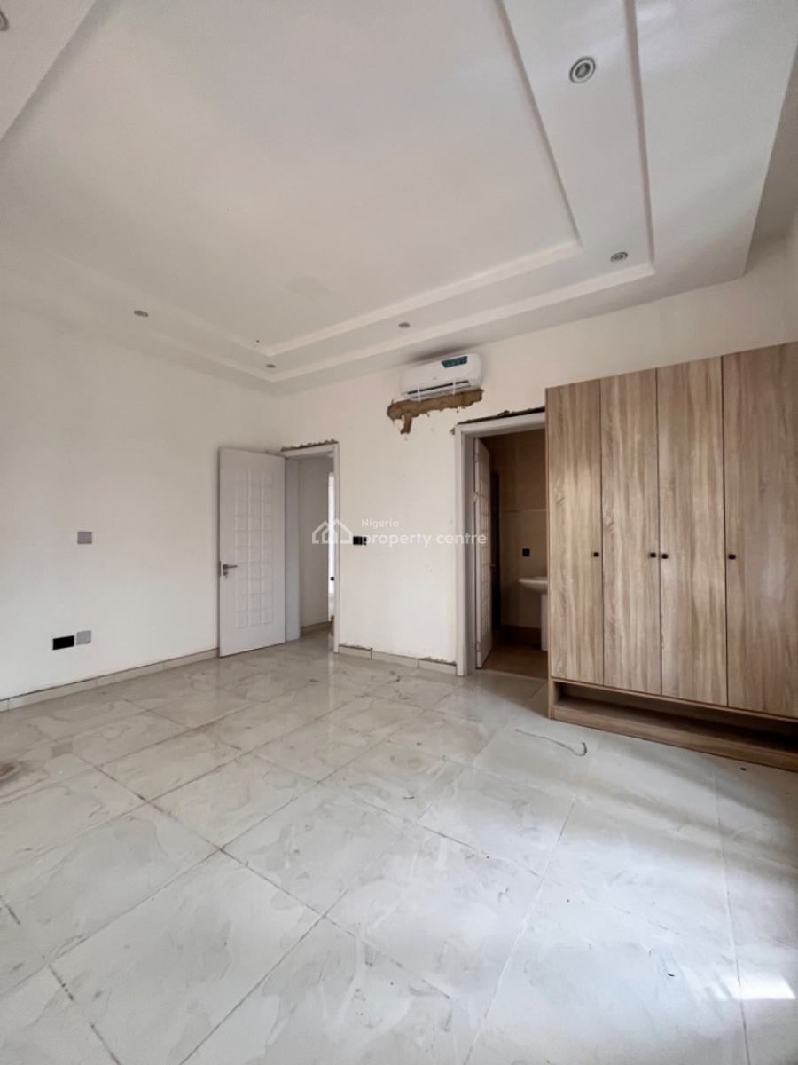 3 Bedroom Apartment with Pool, Elevator and Gym Available, Lekki Phase 1, Lekki, Lagos, Flat / Apartment for Rent