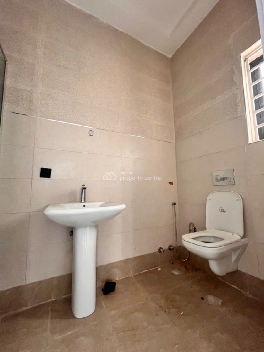 3 Bedroom Apartment with Pool, Elevator and Gym Available, Lekki Phase 1, Lekki, Lagos, Flat / Apartment for Rent