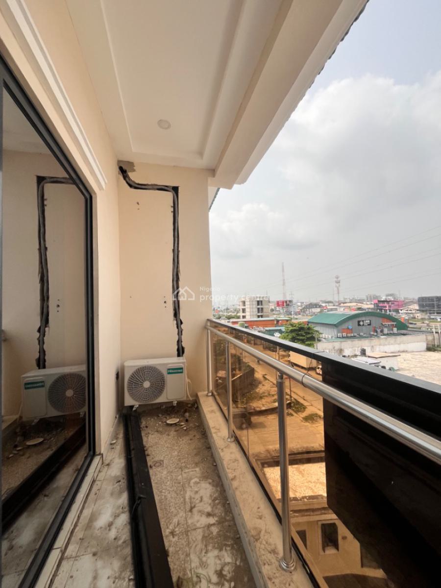 3 Bedroom Apartment with Pool, Elevator and Gym Available, Lekki Phase 1, Lekki, Lagos, Flat / Apartment for Rent