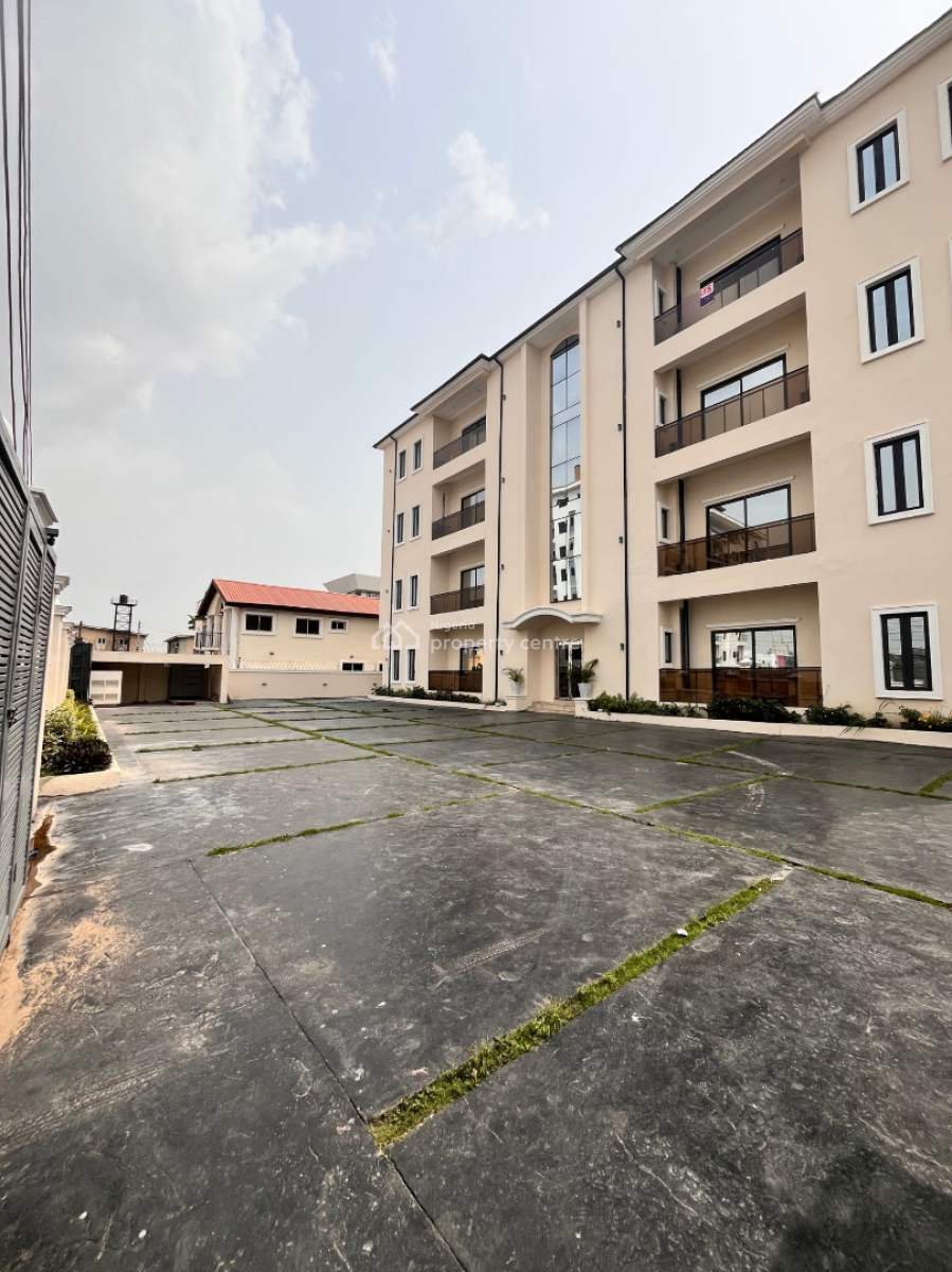 3 Bedroom Apartment with Pool, Elevator and Gym Available, Lekki Phase 1, Lekki, Lagos, Flat / Apartment for Rent