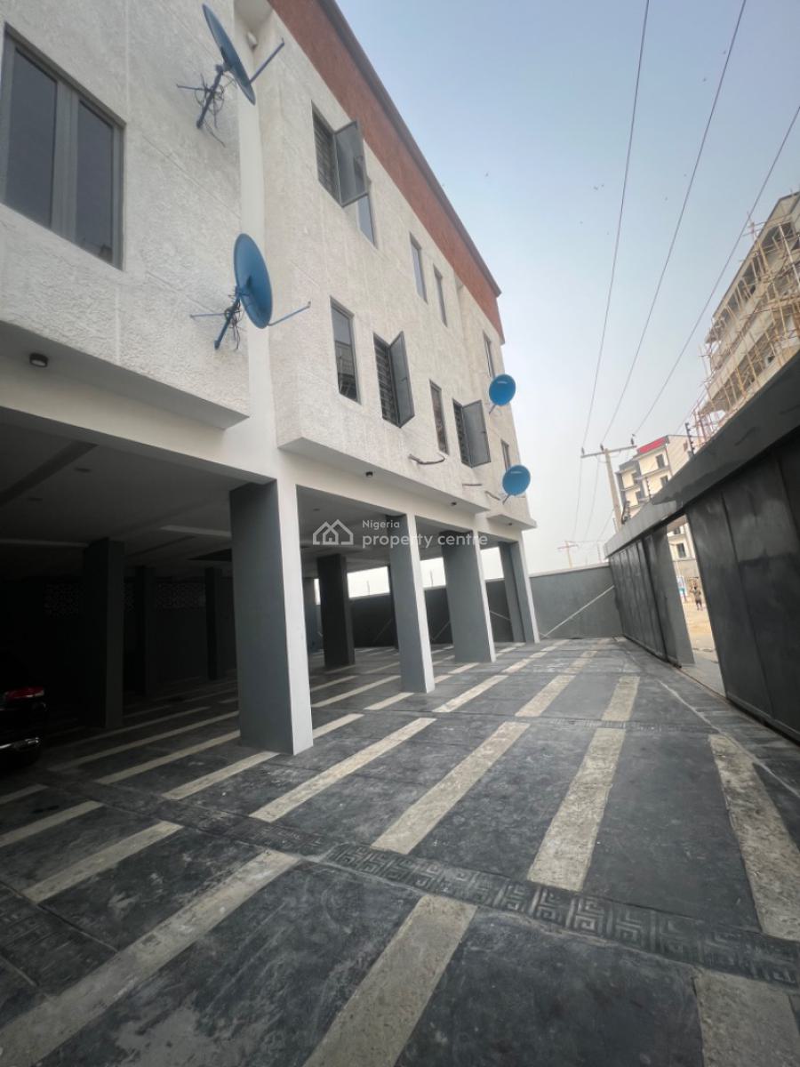 Contemporary 2 Bedroom Apartment, Lekki Phase 1, Lekki, Lagos, Flat / Apartment for Sale