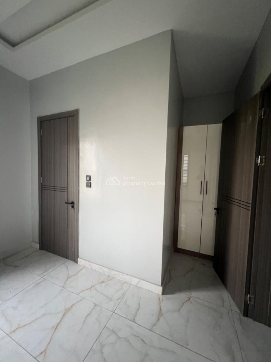 Contemporary 2 Bedroom Apartment, Lekki Phase 1, Lekki, Lagos, Flat / Apartment for Sale