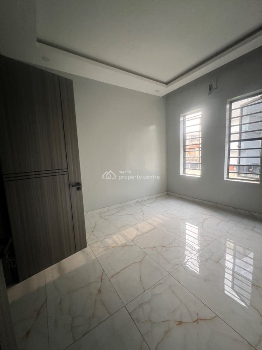 Contemporary 2 Bedroom Apartment, Lekki Phase 1, Lekki, Lagos, Flat / Apartment for Sale