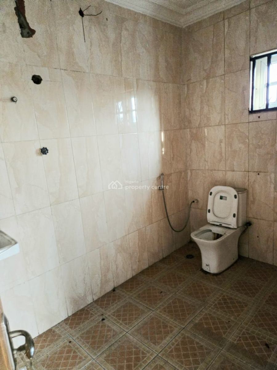 Spacious 4-bedroom Semi-detached Building with 2 Bq, Lekki Phase 1, Lekki, Lagos, Office Space for Rent