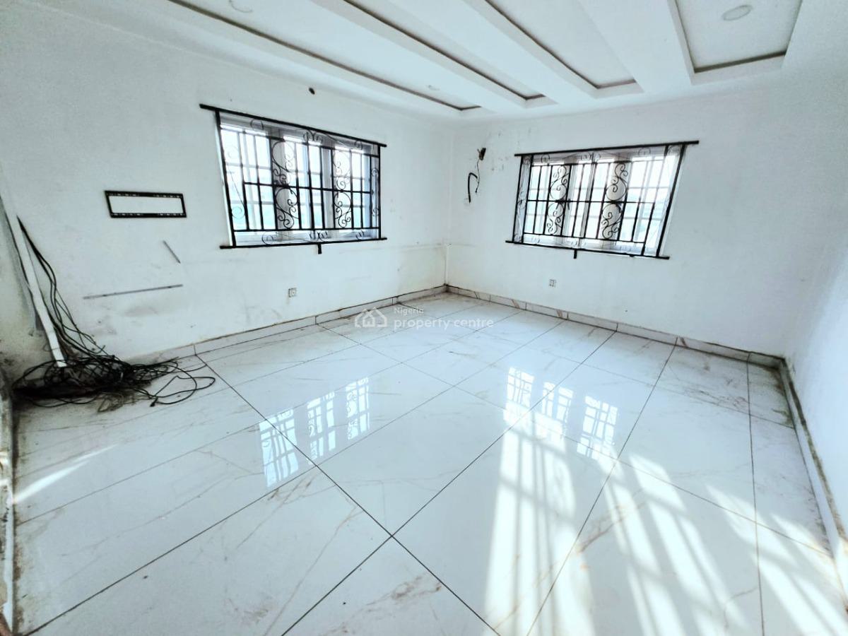 Spacious 4-bedroom Semi-detached Building with 2 Bq, Lekki Phase 1, Lekki, Lagos, Office Space for Rent