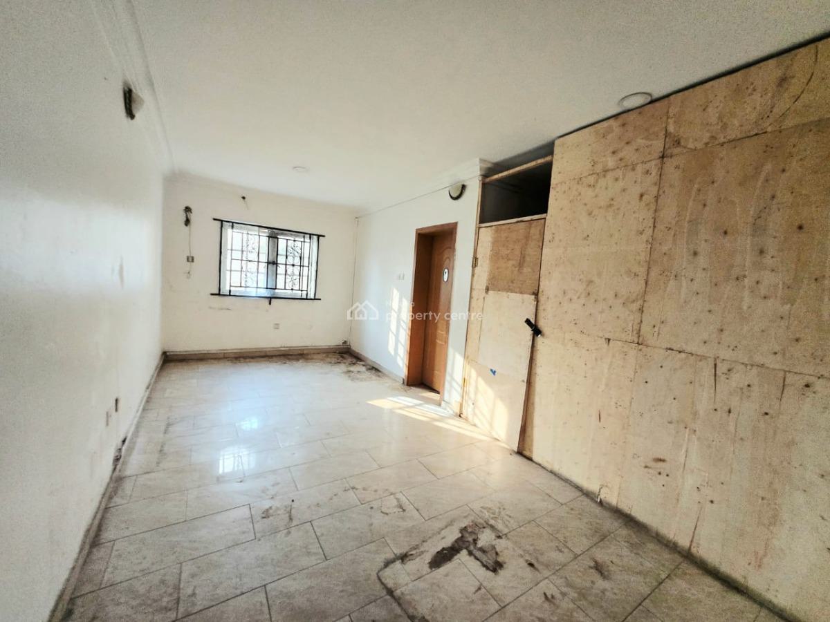 Spacious 4-bedroom Semi-detached Building with 2 Bq, Lekki Phase 1, Lekki, Lagos, Office Space for Rent