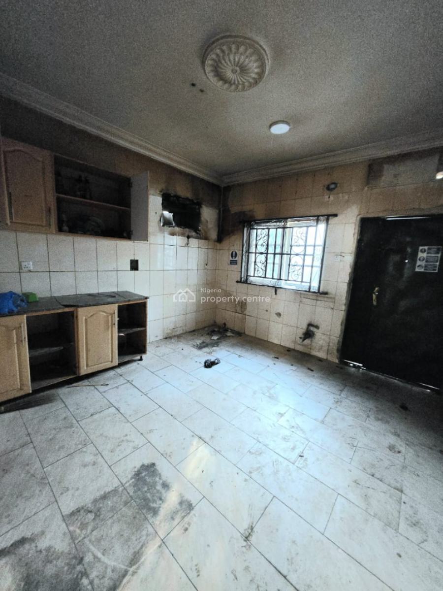 Spacious 4-bedroom Semi-detached Building with 2 Bq, Lekki Phase 1, Lekki, Lagos, Office Space for Rent