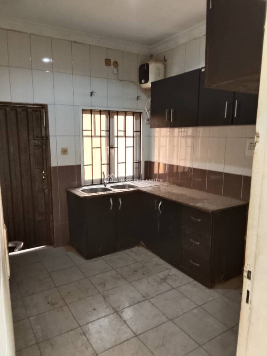 Decent 2 Bedroom Flat, Omole Phase 2, Ikeja, Lagos, Flat / Apartment for Rent