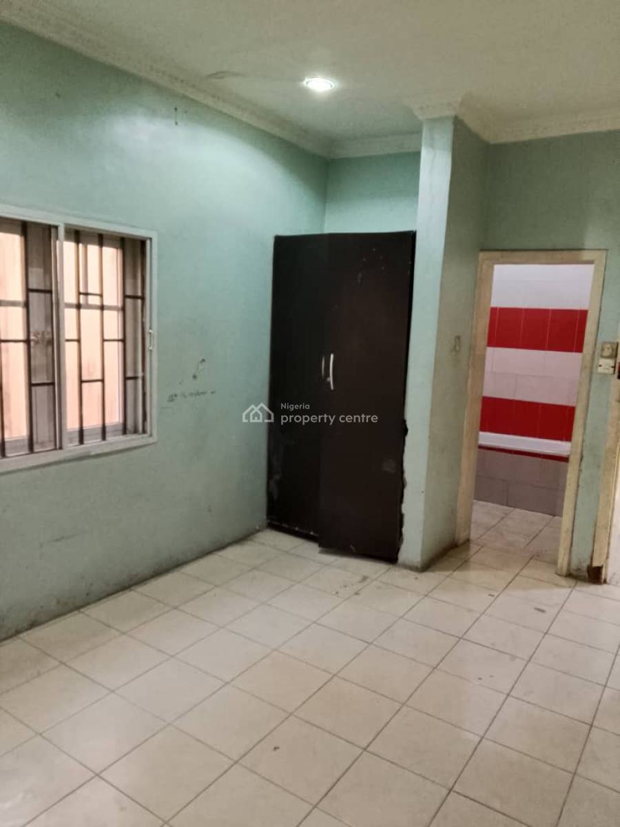 Decent 2 Bedroom Flat, Omole Phase 2, Ikeja, Lagos, Flat / Apartment for Rent