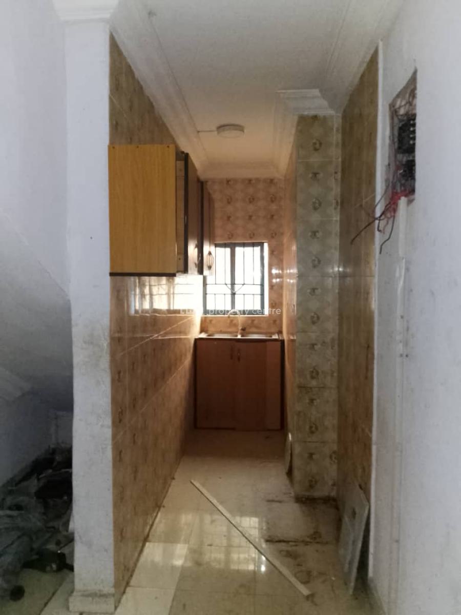 Clean 2 Bedroom Flat, Omole Phase 2, Ikeja, Lagos, Flat / Apartment for Rent