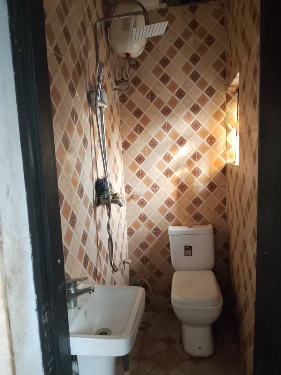 Clean 2 Bedroom Flat, Omole Phase 2, Ikeja, Lagos, Flat / Apartment for Rent