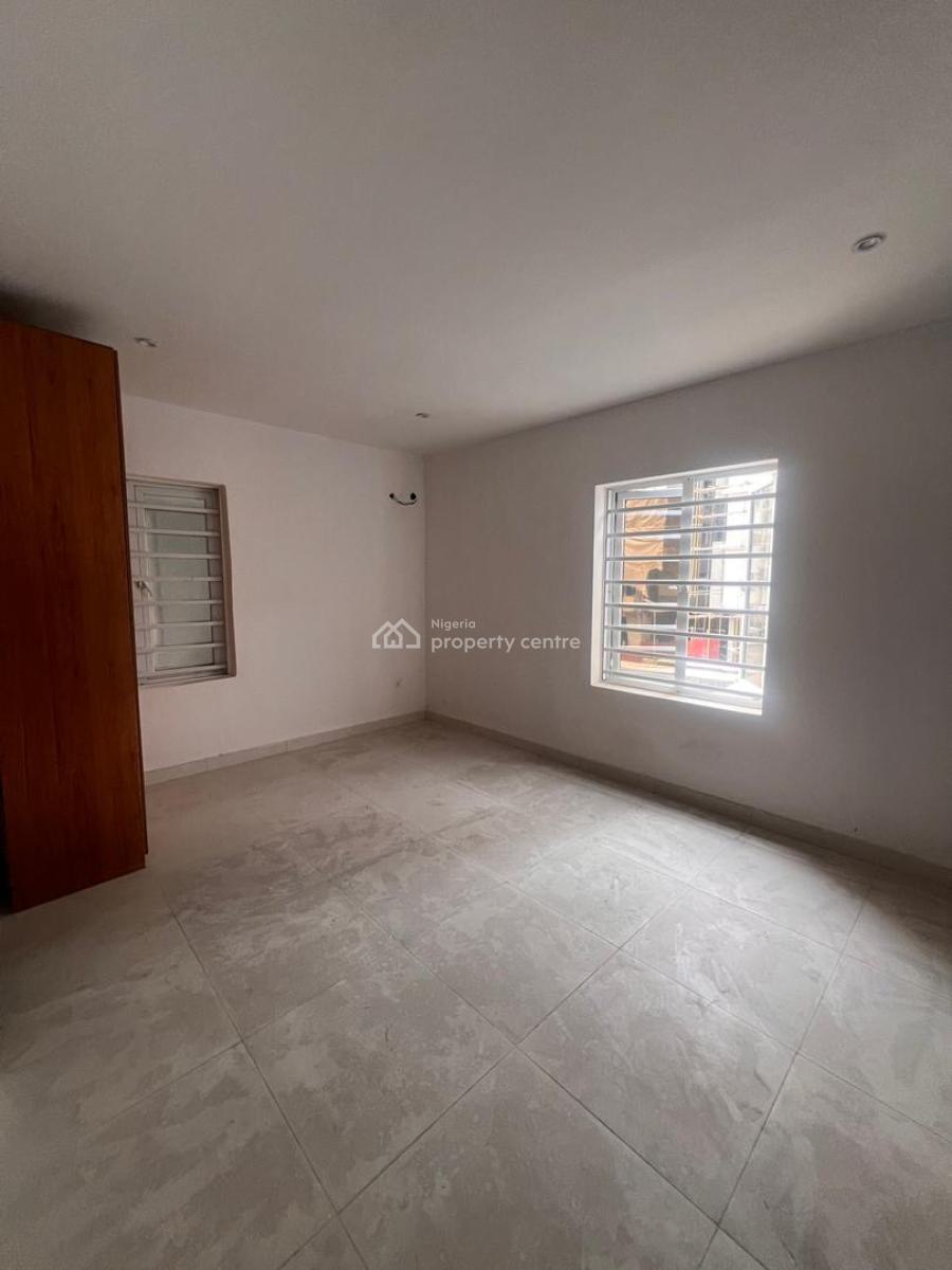 Luxurious 2 Bedroom Apartment with  Gym and Elevator, Lekki Phase 1, Lekki, Lagos, Block of Flats for Sale