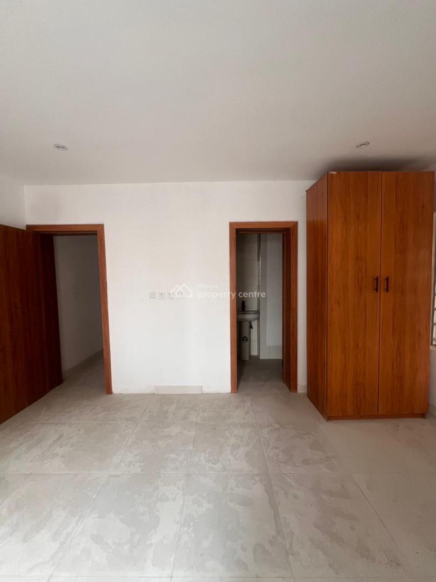 Luxurious 2 Bedroom Apartment with  Gym and Elevator, Lekki Phase 1, Lekki, Lagos, Block of Flats for Sale